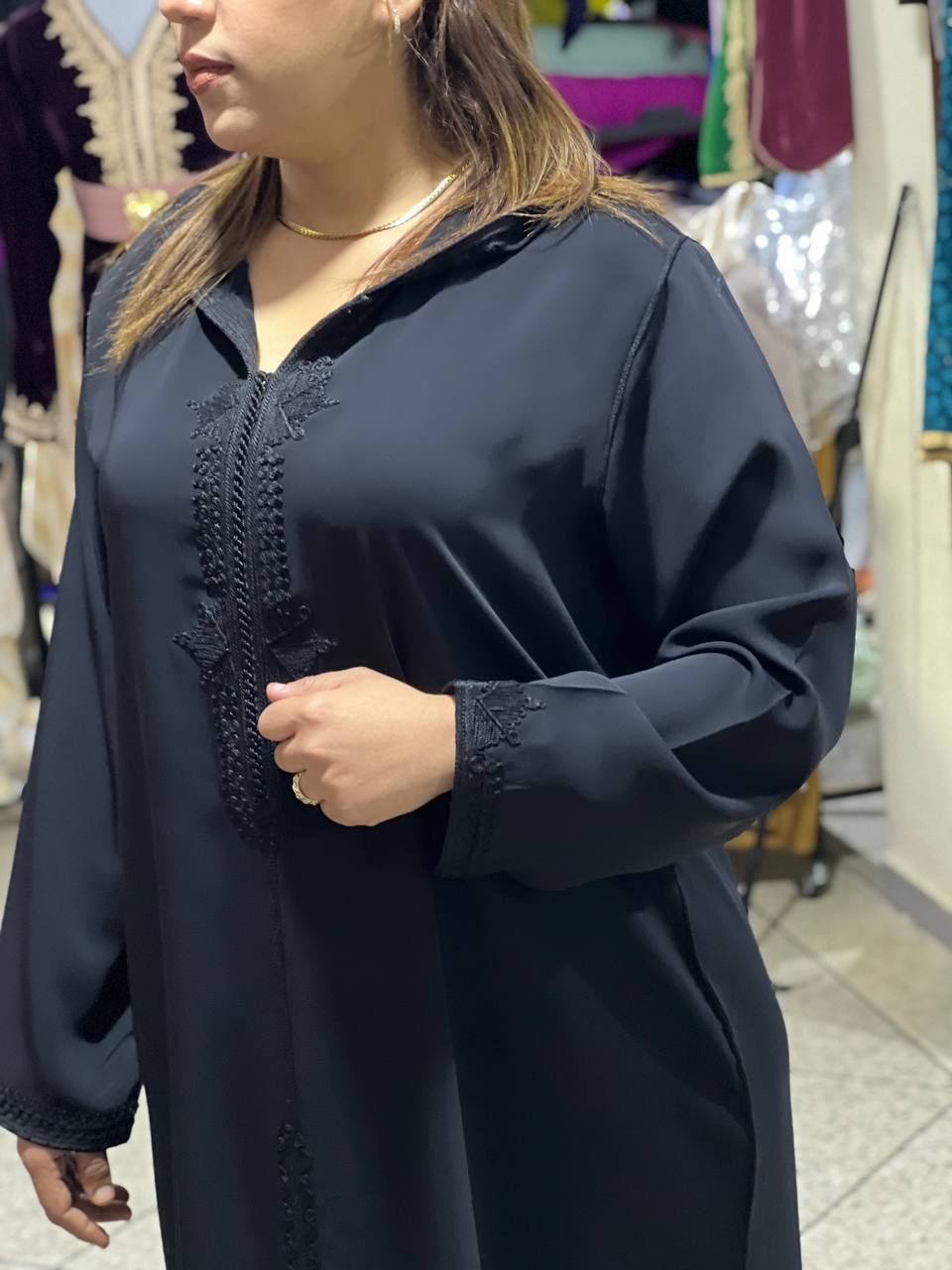 Djellaba moderne confectionnée à la main