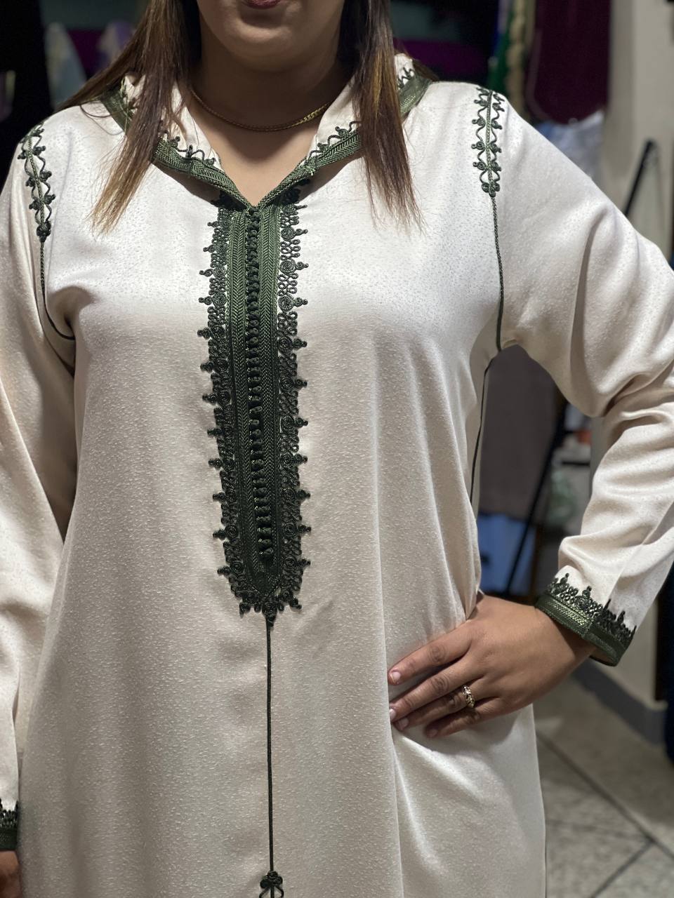 Djellaba moderne confectionnée à la main