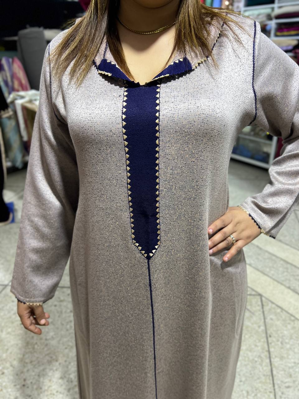 Djellaba moderne confectionnée à la main